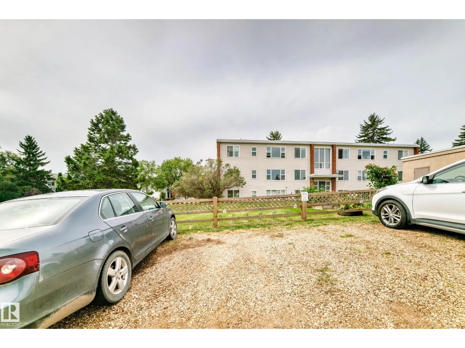 #8 7317 118 ST NW