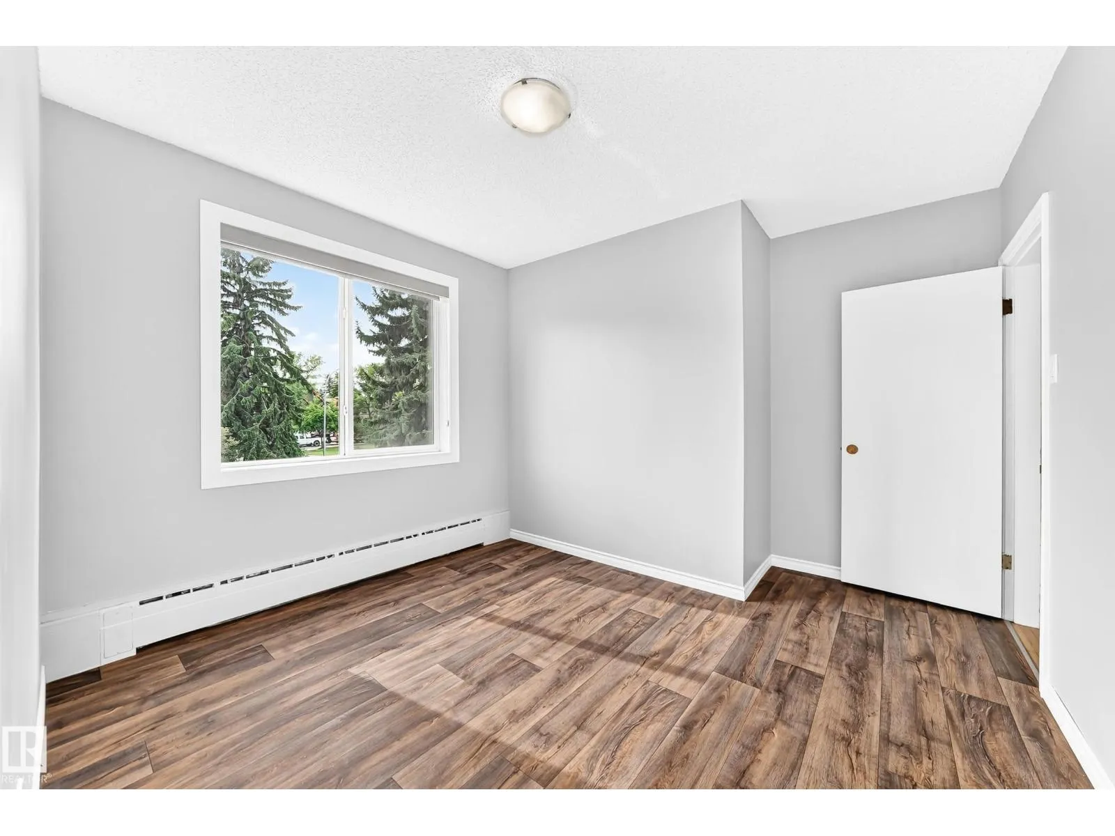 #8 7317 118 ST NW