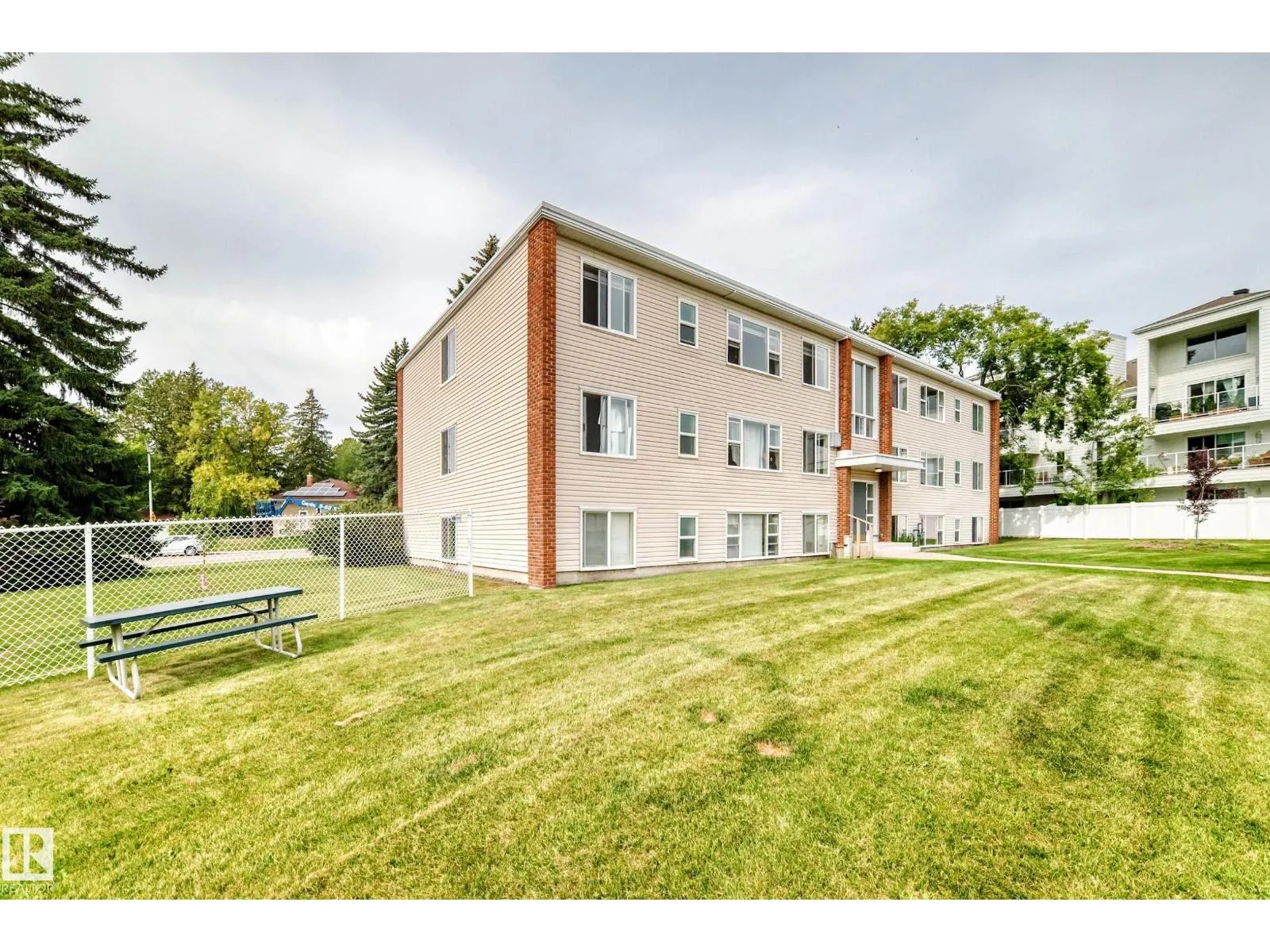 #8 7317 118 ST NW