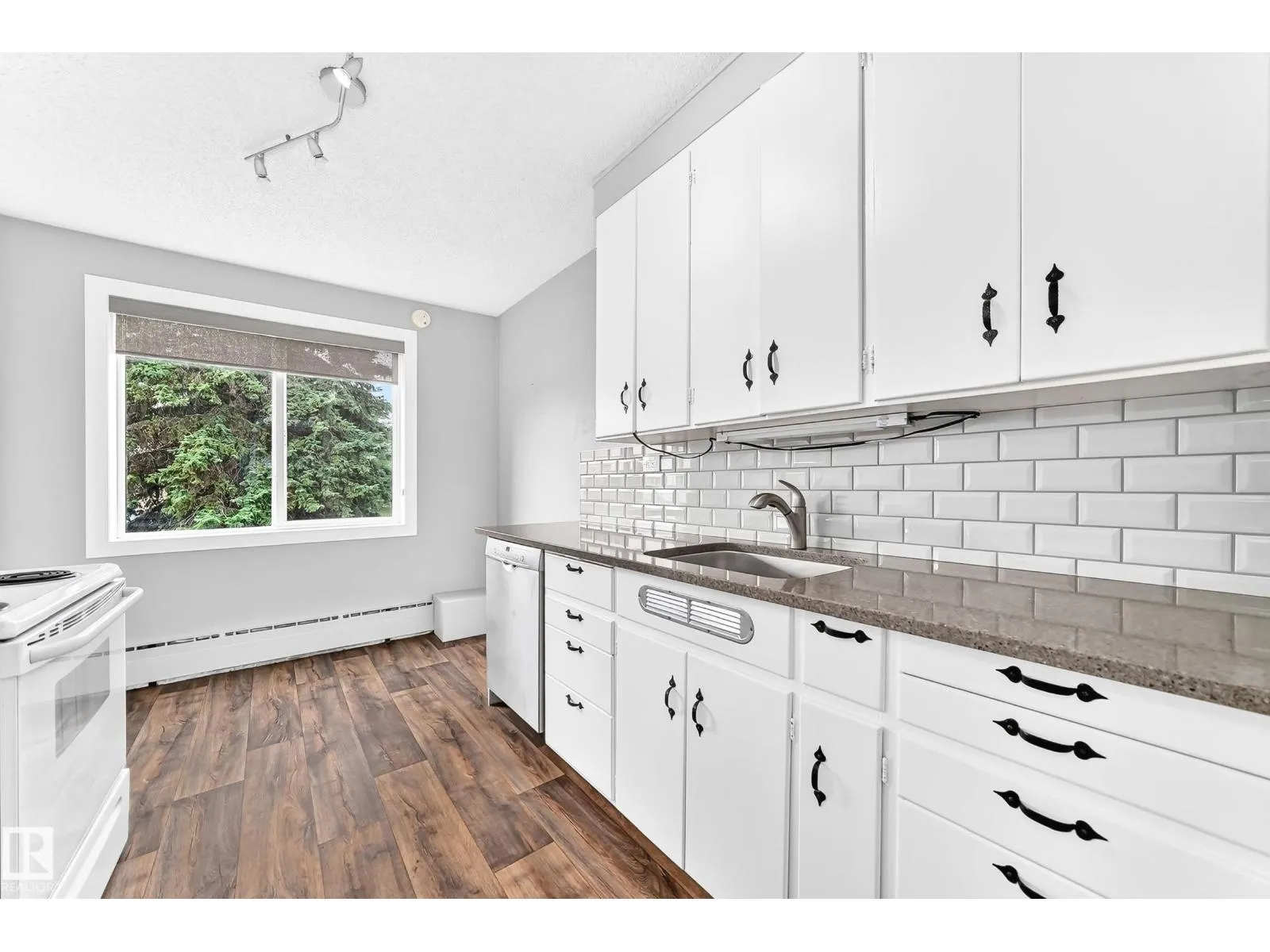 #8 7317 118 ST NW