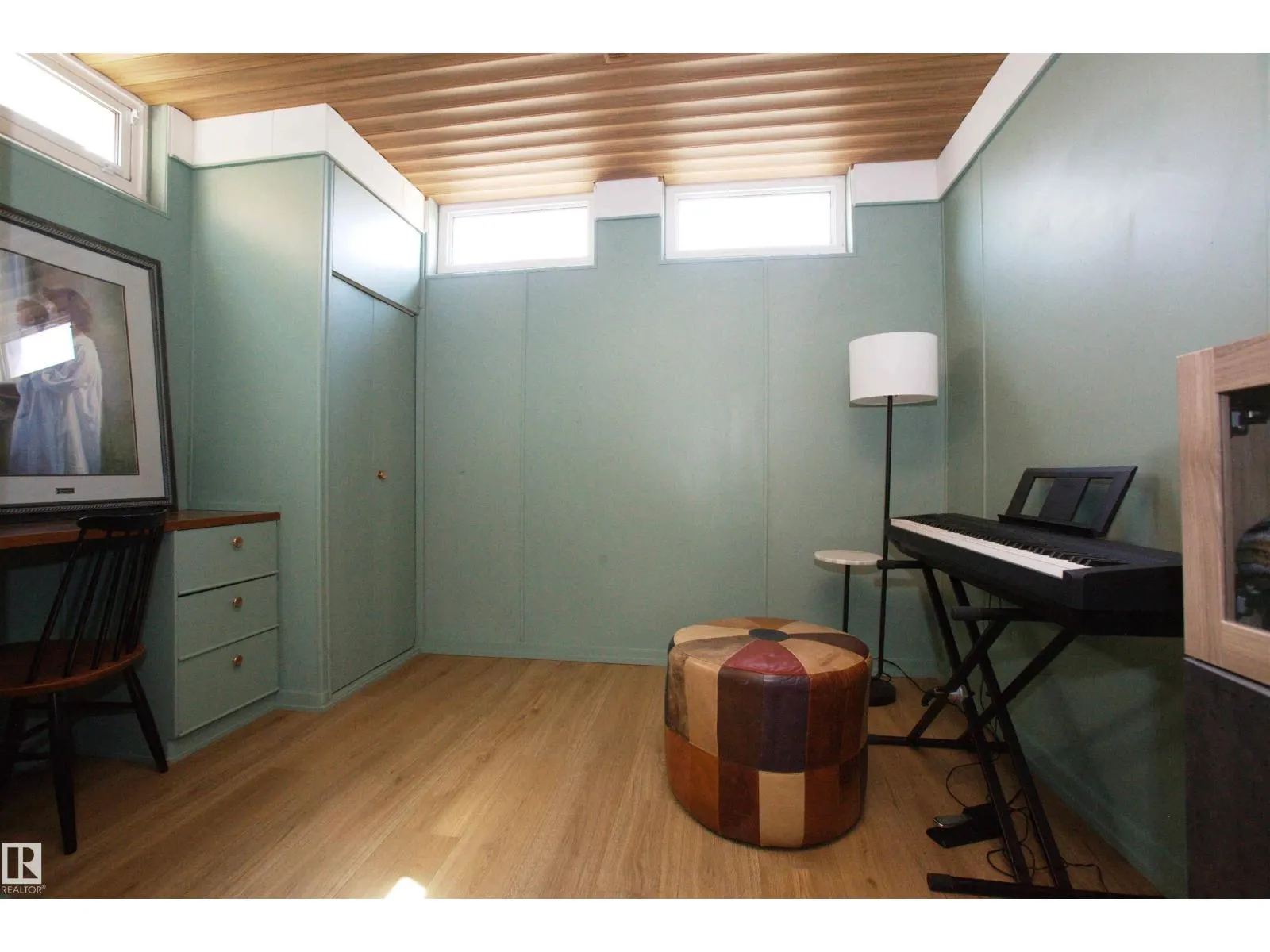 12137 50 ST NW
