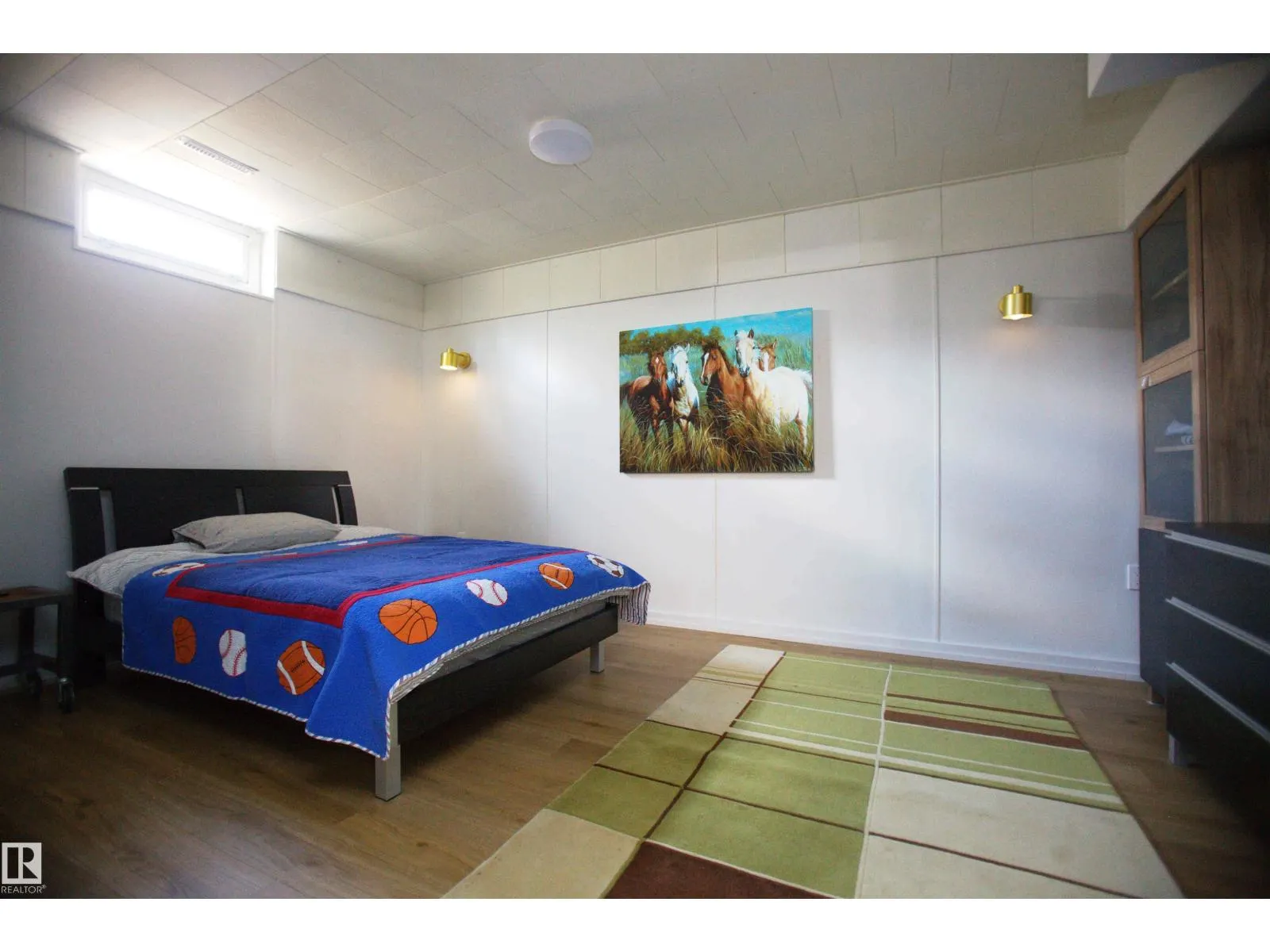 12137 50 ST NW