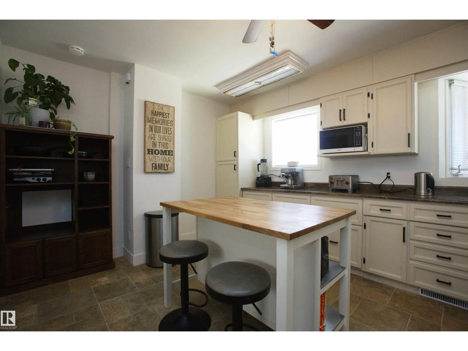 12137 50 ST NW