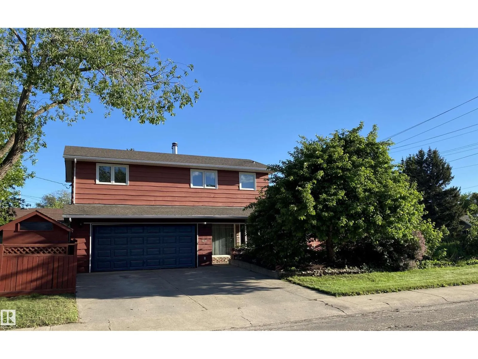 12137 50 ST NW