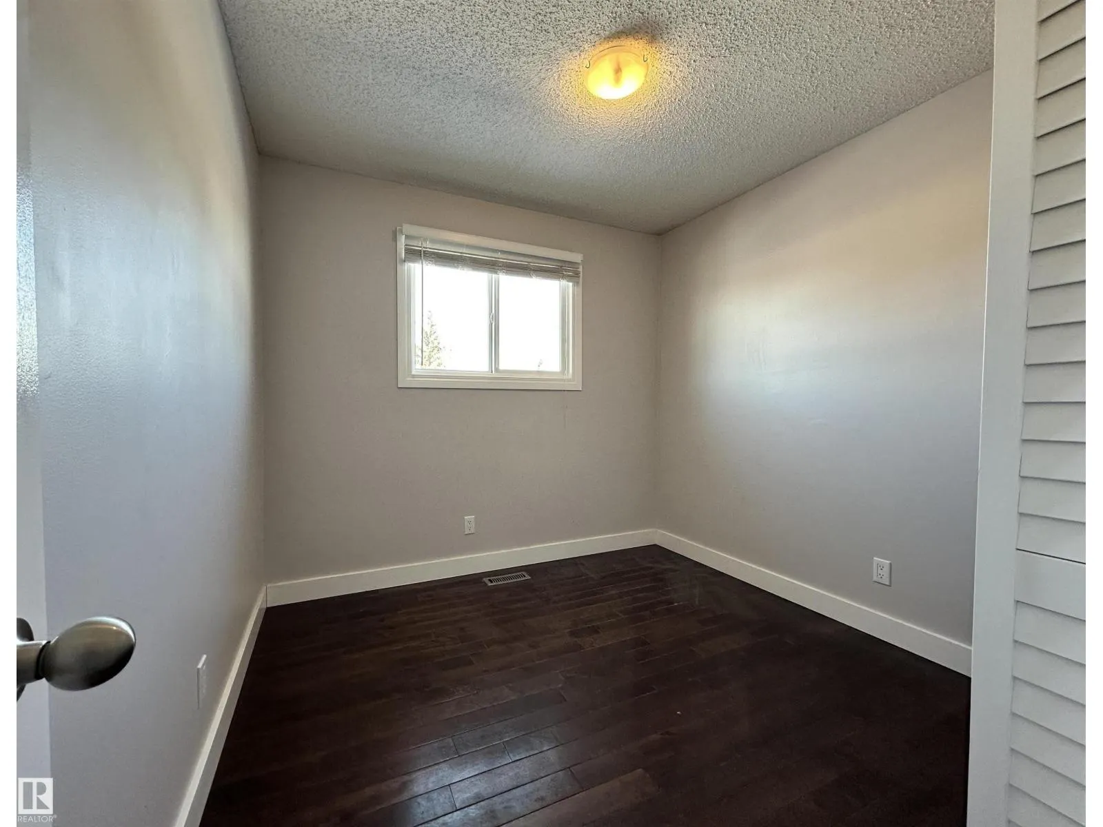 #UPPER 2111 146 AV NW NW
