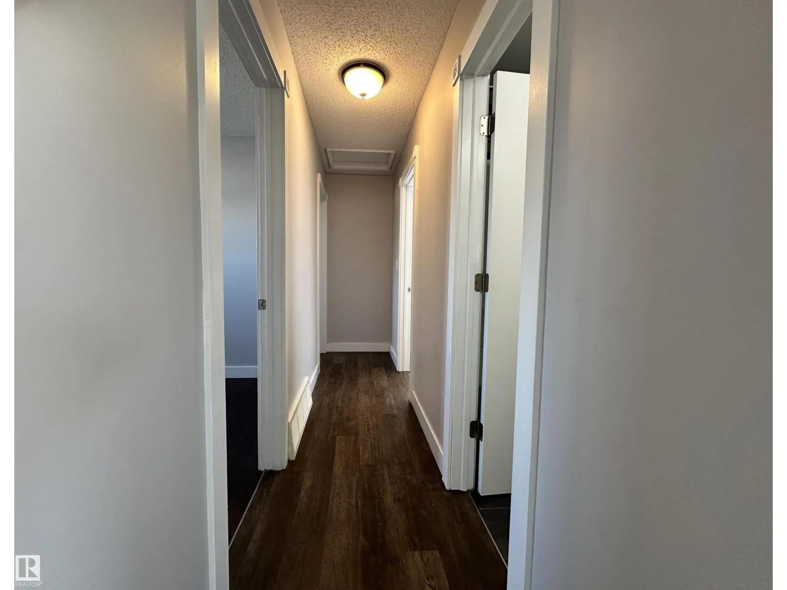 #UPPER 2111 146 AV NW NW