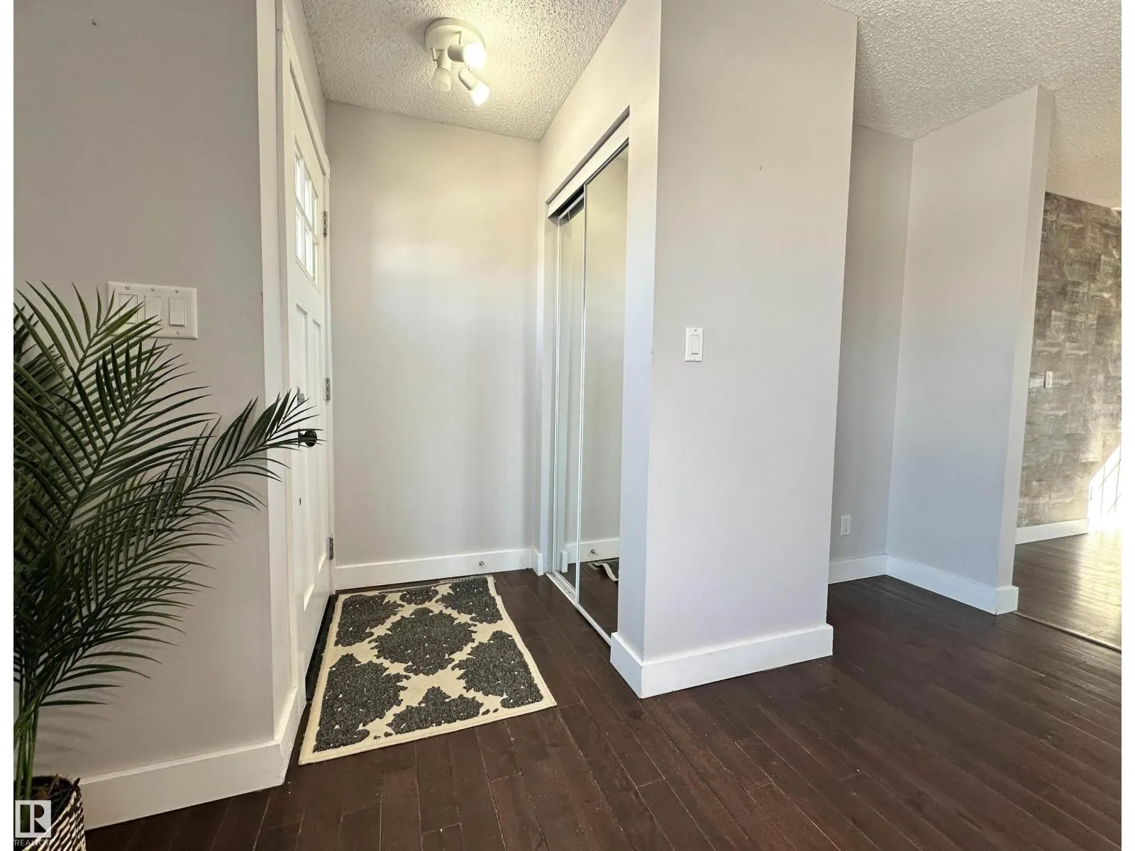 #UPPER 2111 146 AV NW NW
