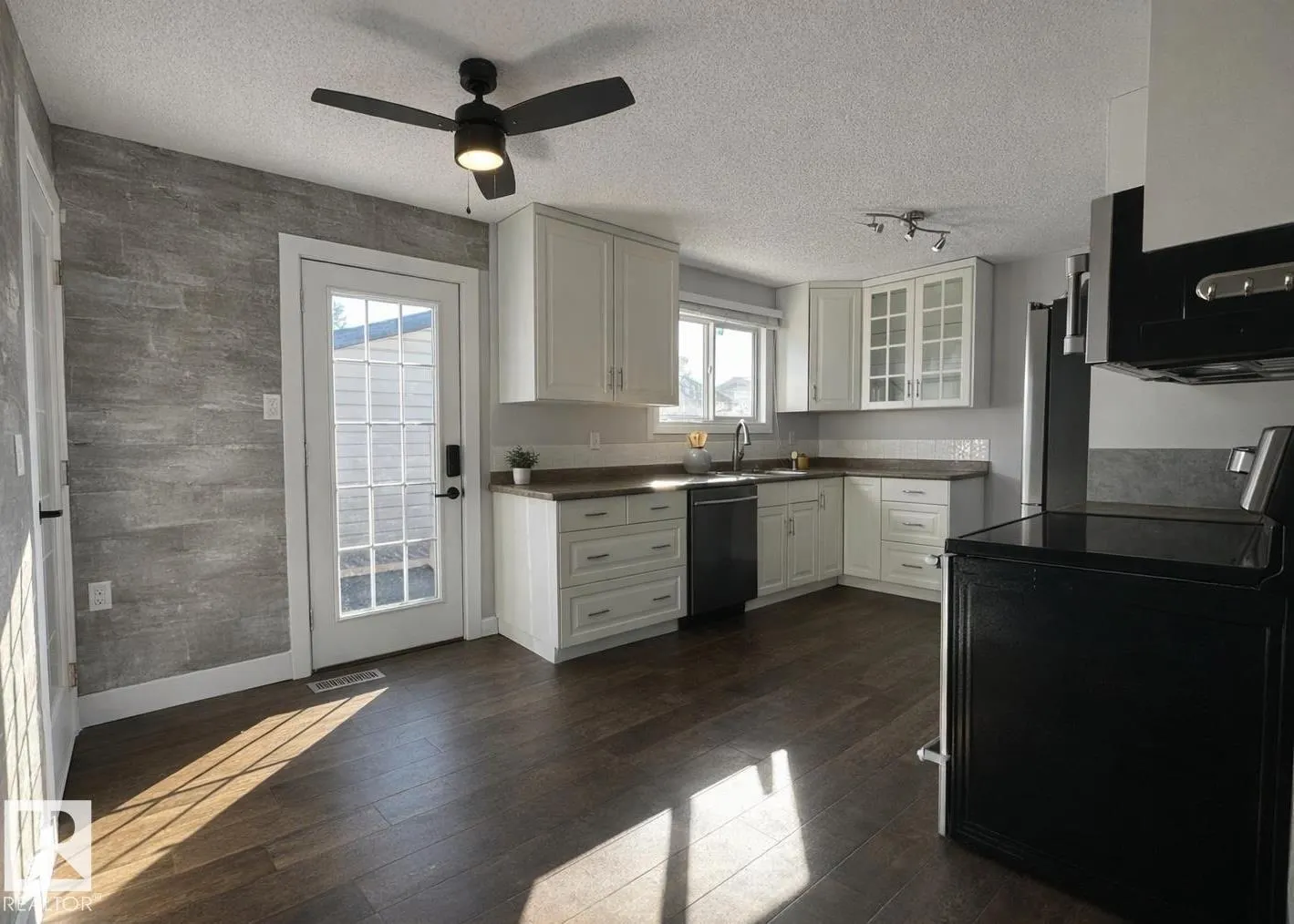 #UPPER 2111 146 AV NW NW