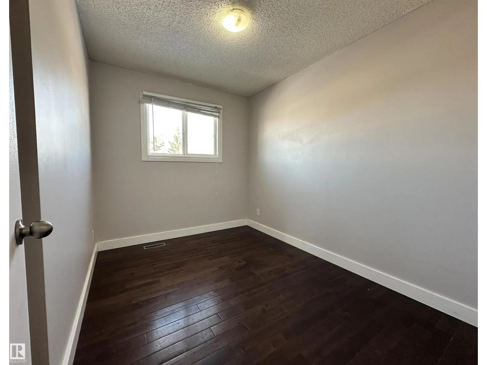 #UPPER 2111 146 AV NW NW