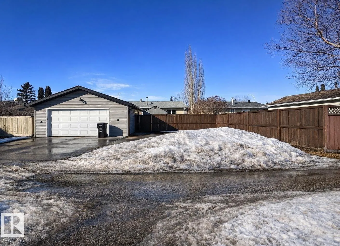 #UPPER 2111 146 AV NW NW