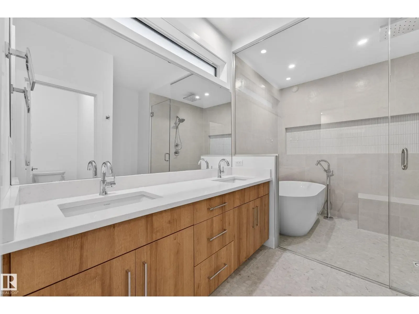 7093 KIVIAQ CR SW