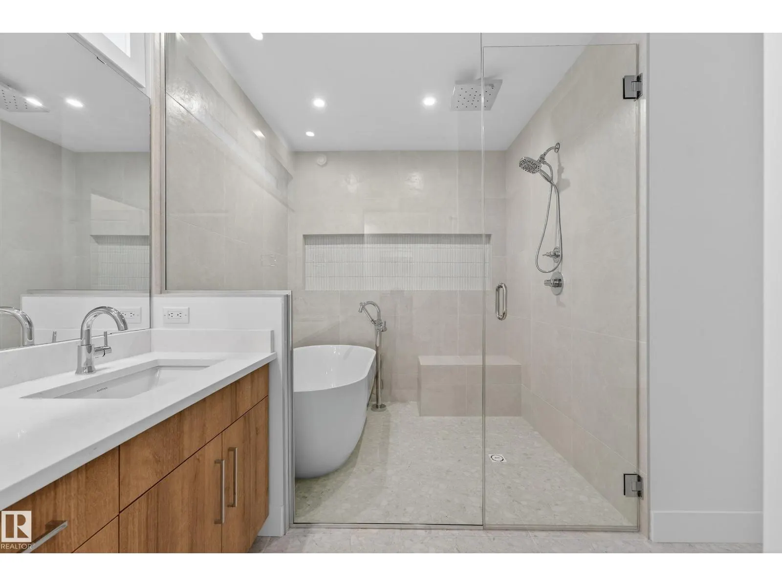 7093 KIVIAQ CR SW