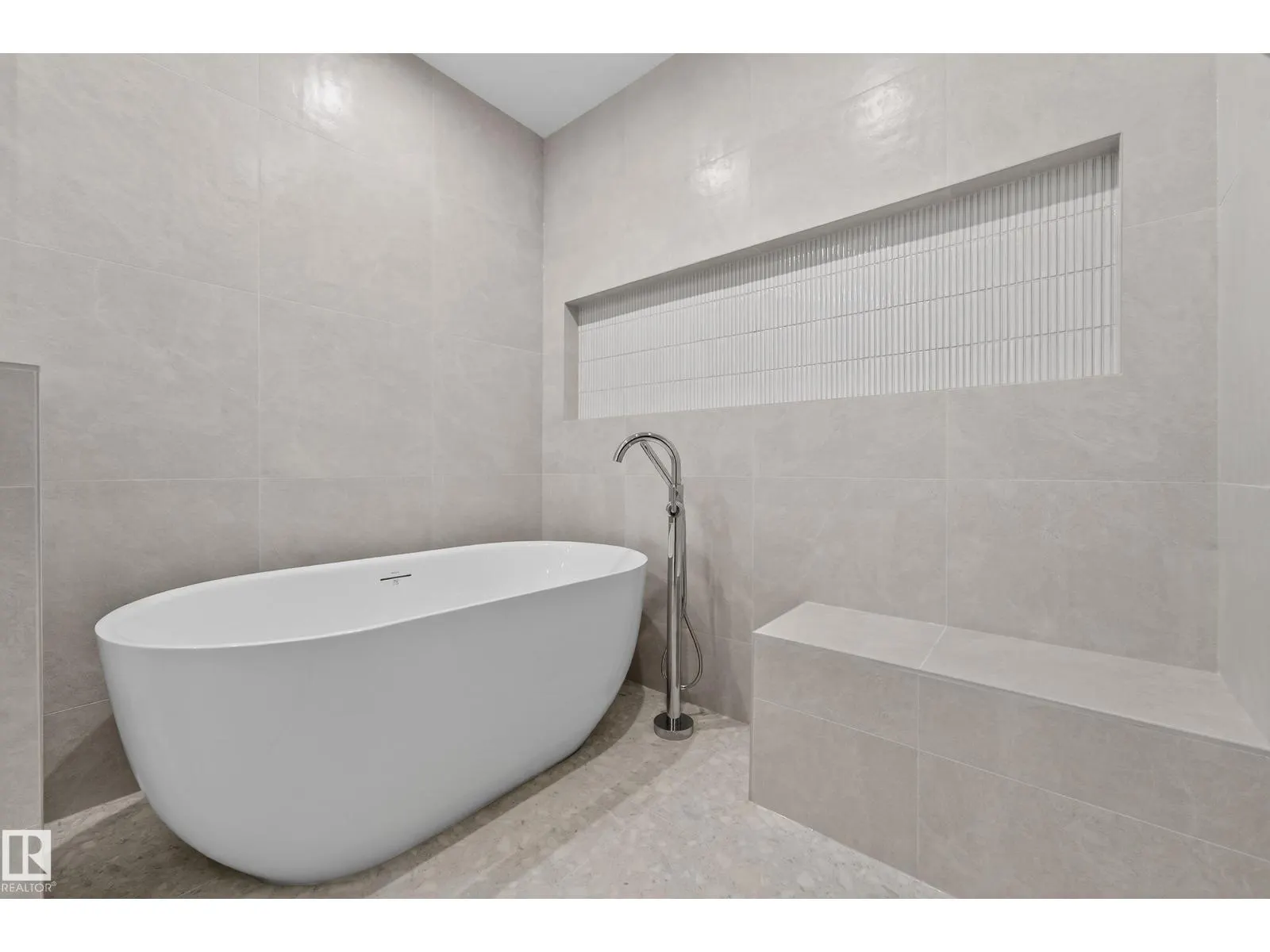 7093 KIVIAQ CR SW