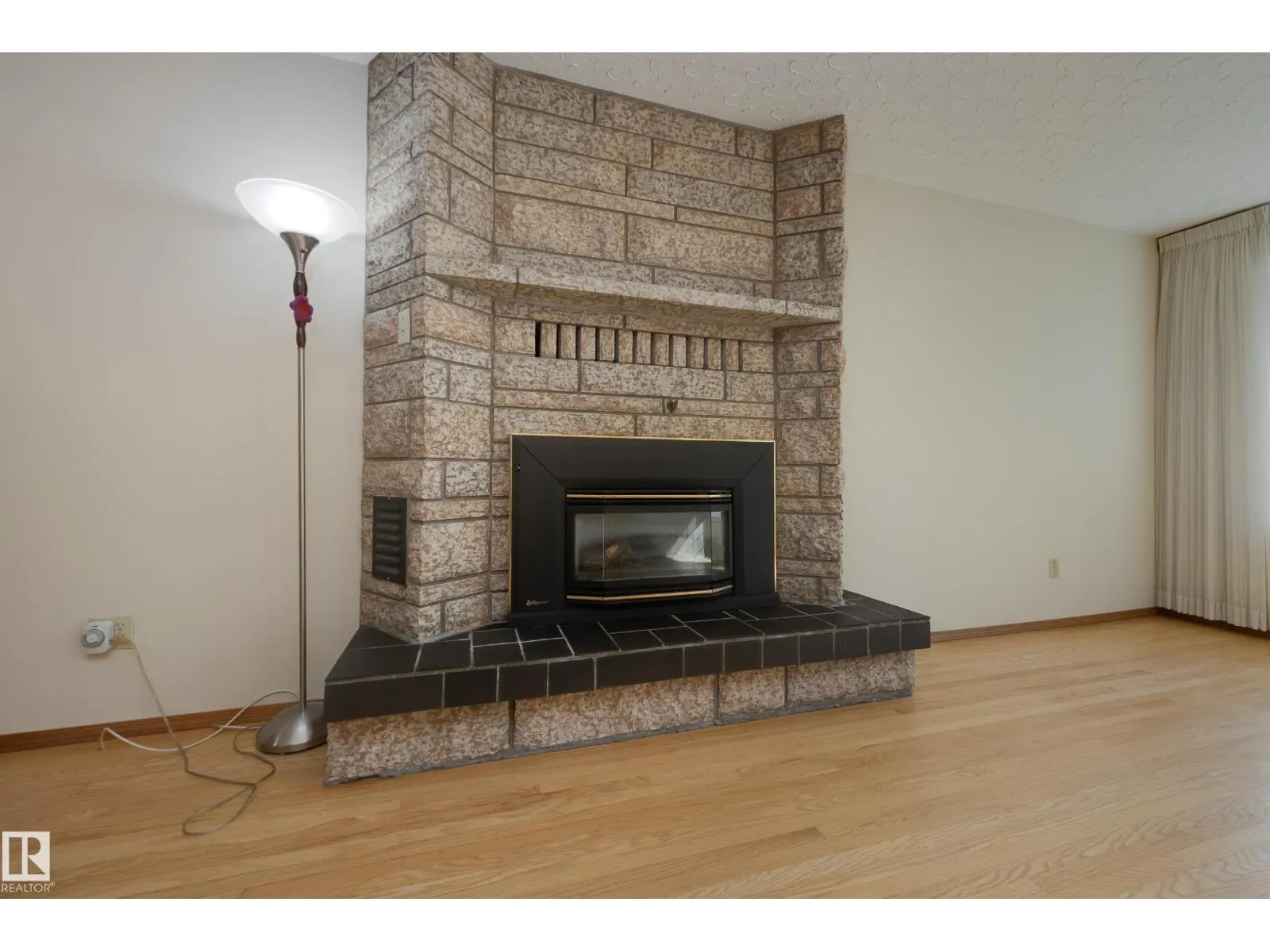 4820 109 AV NW