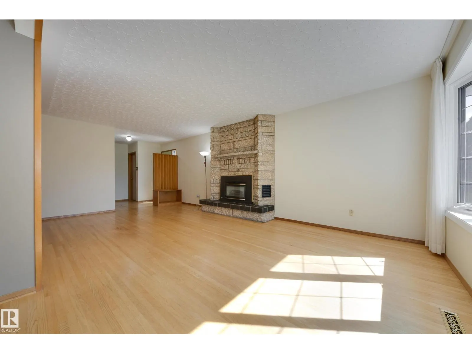4820 109 AV NW