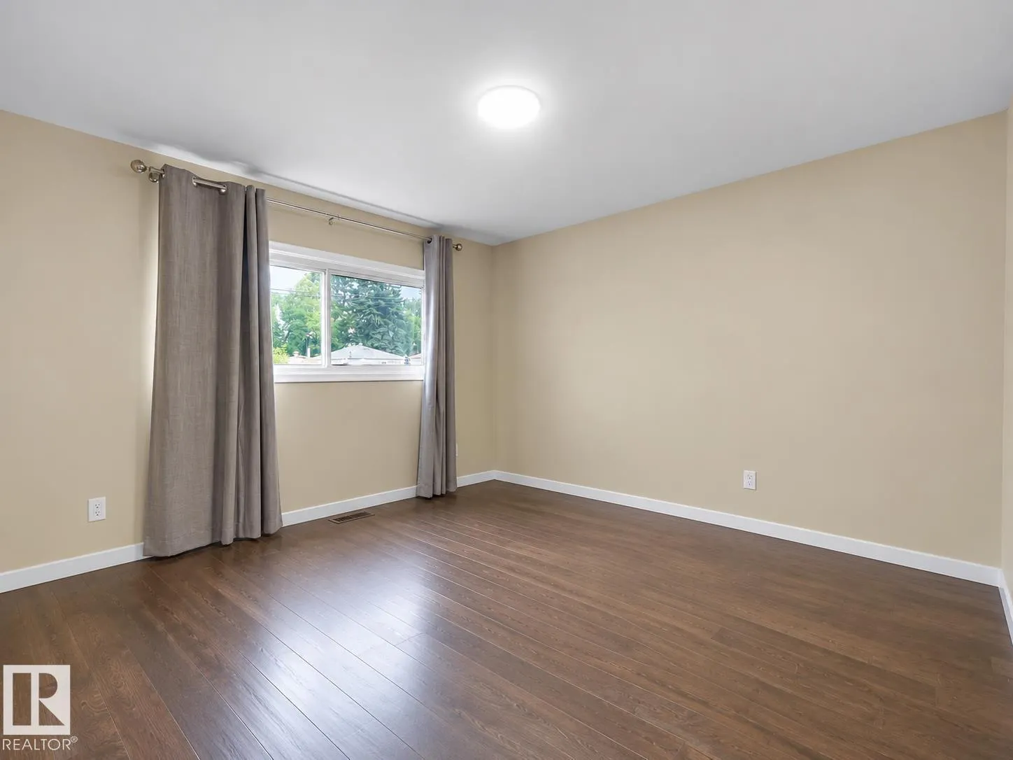 12002 48 ST NW