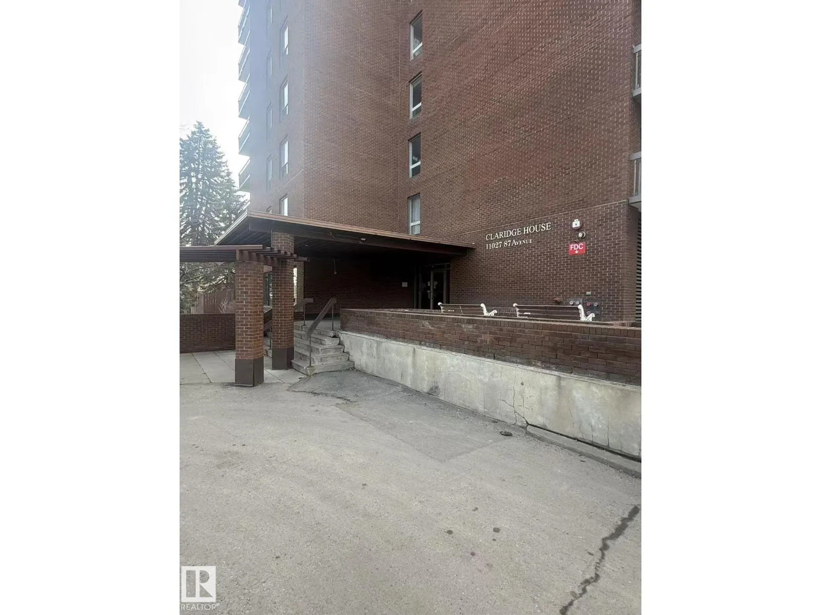 #1004 11027 87 AV NW