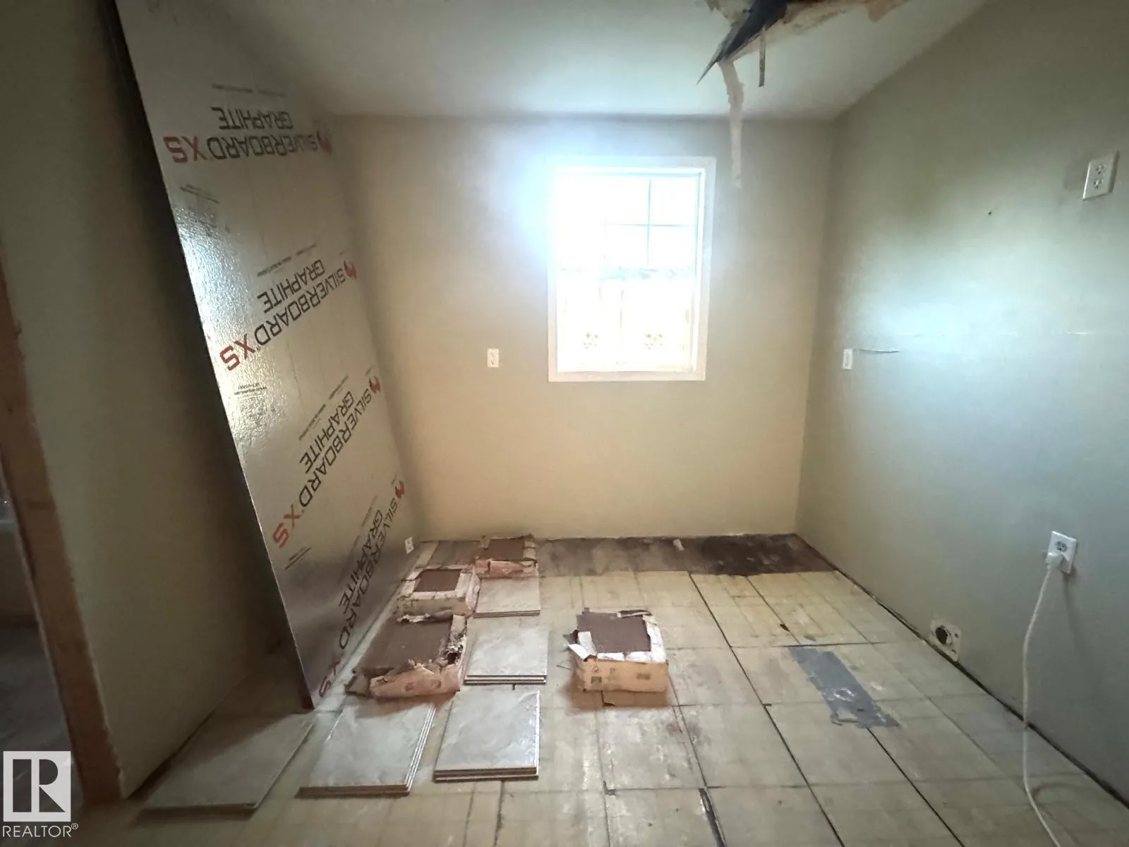 11925 77 ST NW