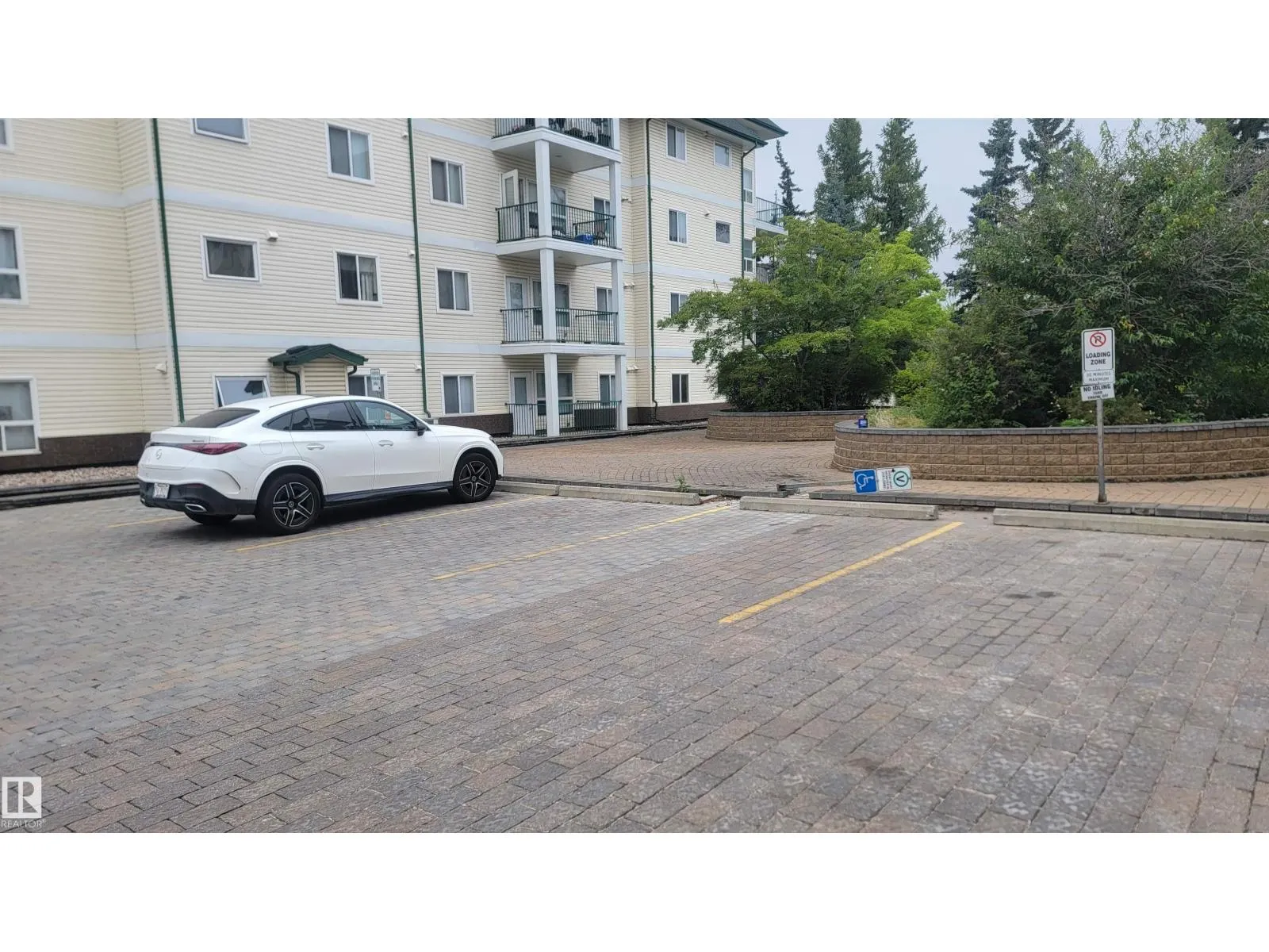 #323 13625 34 ST NW