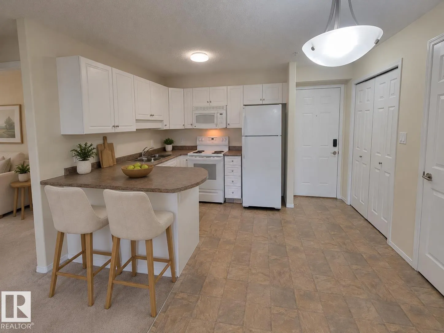 #323 13625 34 ST NW