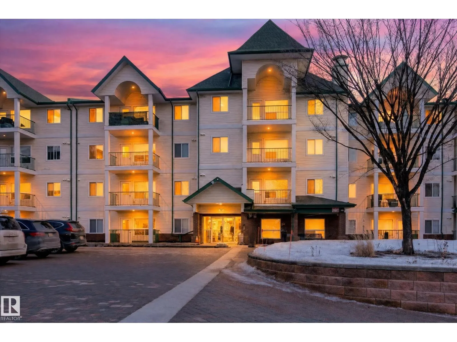 #323 13625 34 ST NW