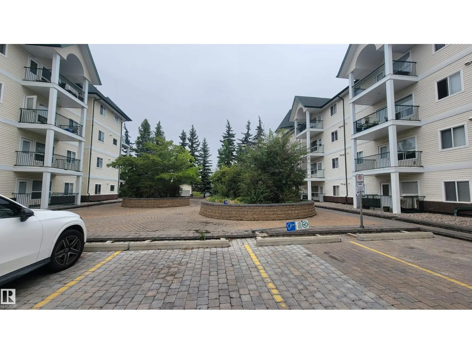 #323 13625 34 ST NW