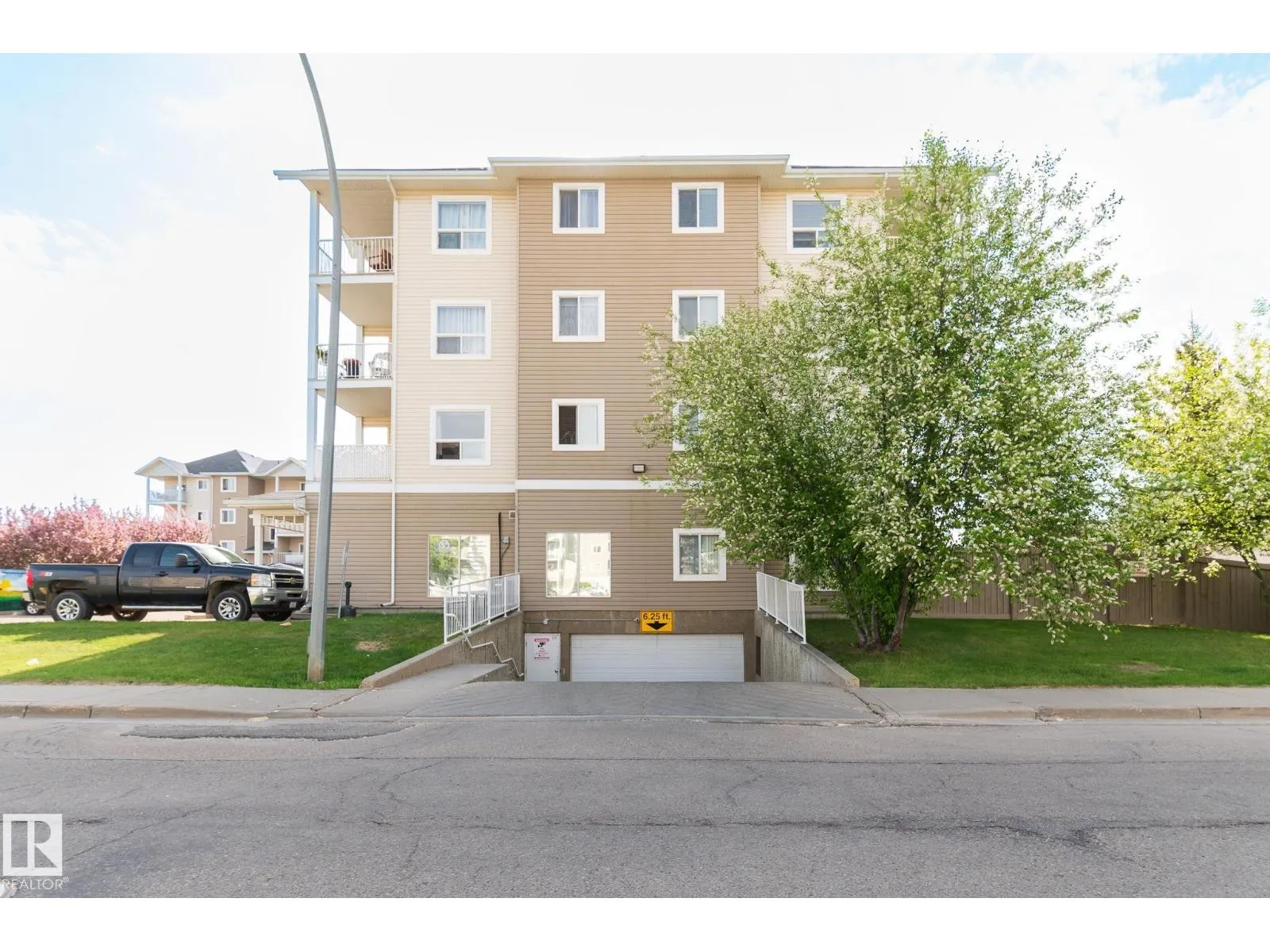 #418 4310 33 ST