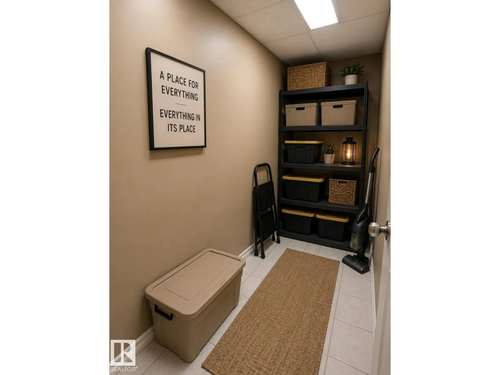 1750 Tomlinson CM NW