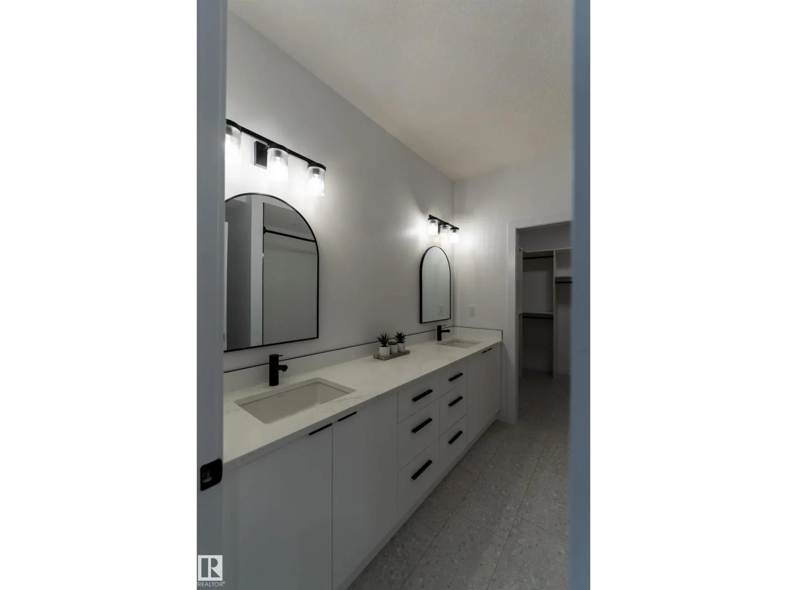 11121 51 ST NW