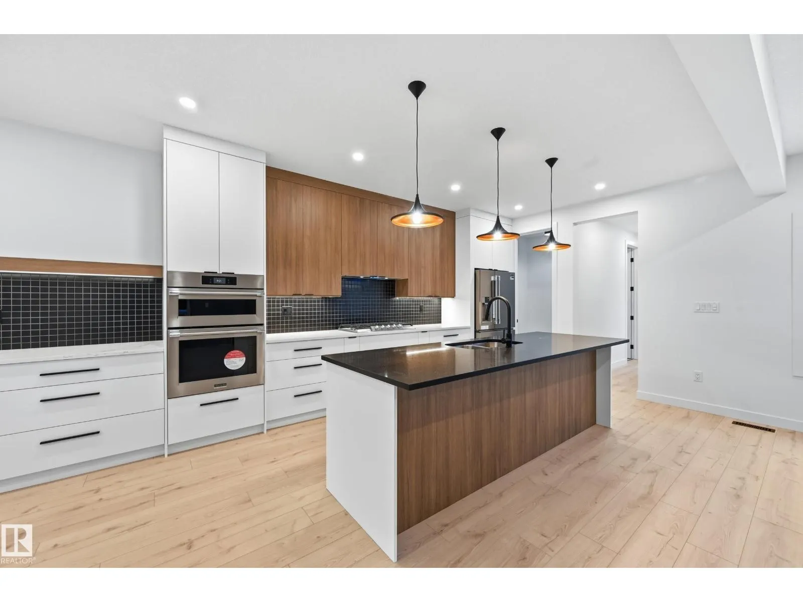 11121 51 ST NW