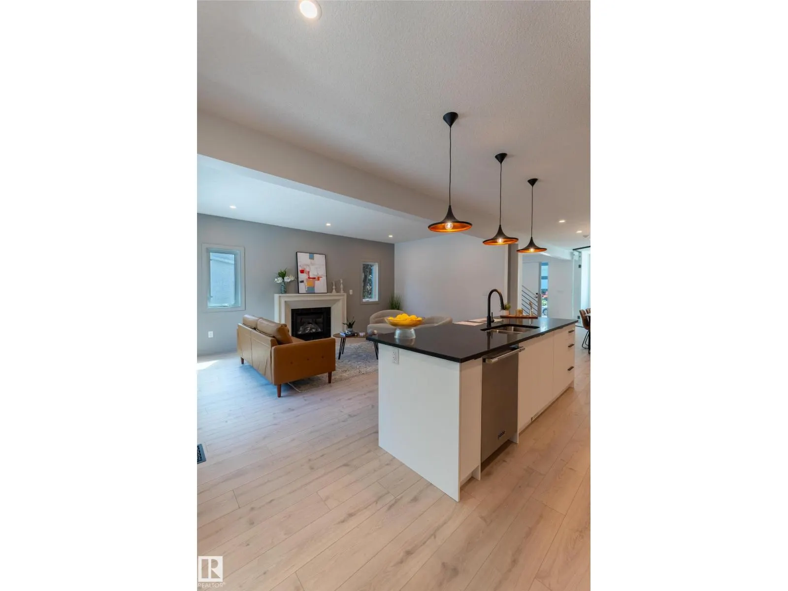 11121 51 ST NW
