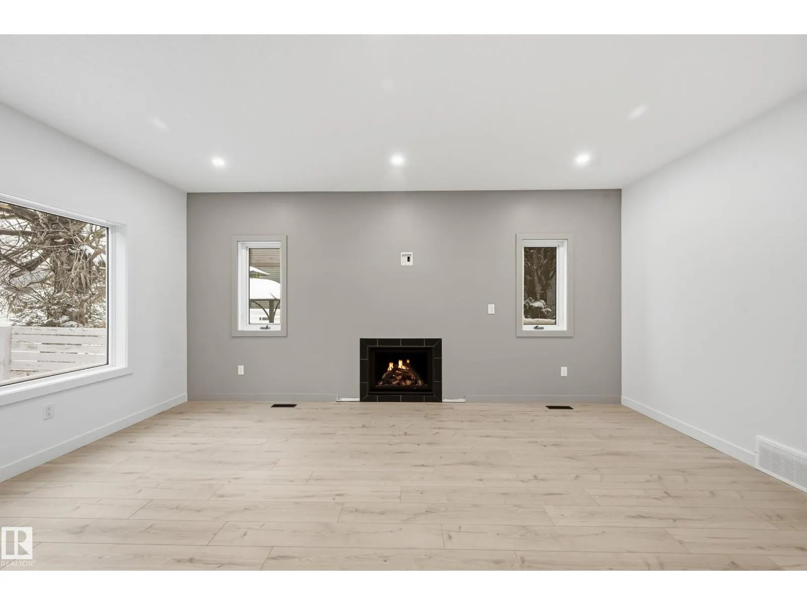11121 51 ST NW