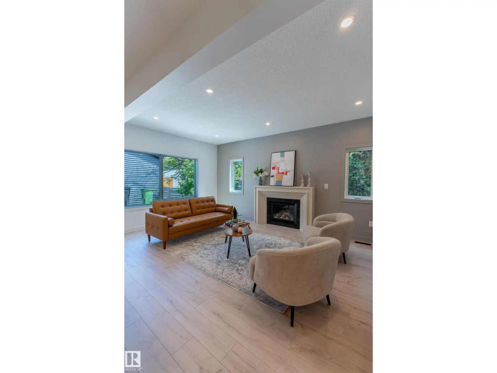 11121 51 ST NW