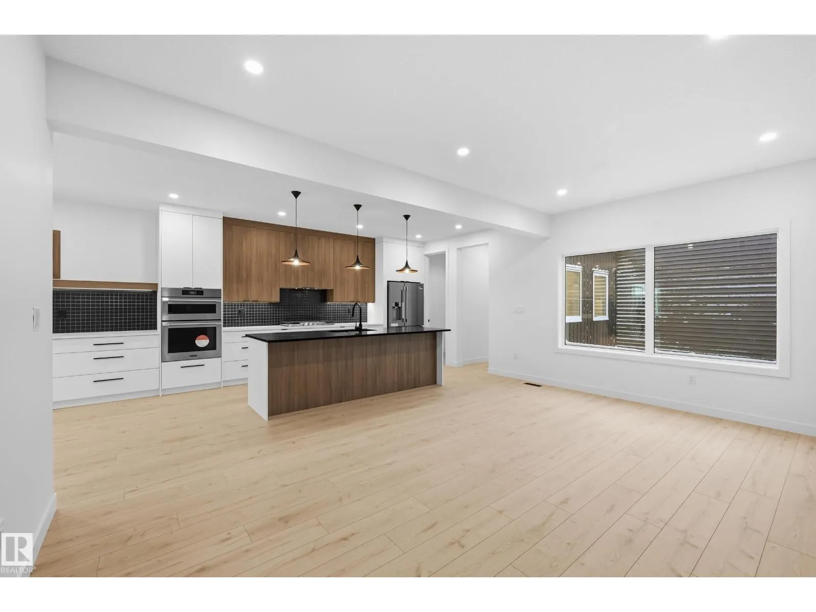 11121 51 ST NW
