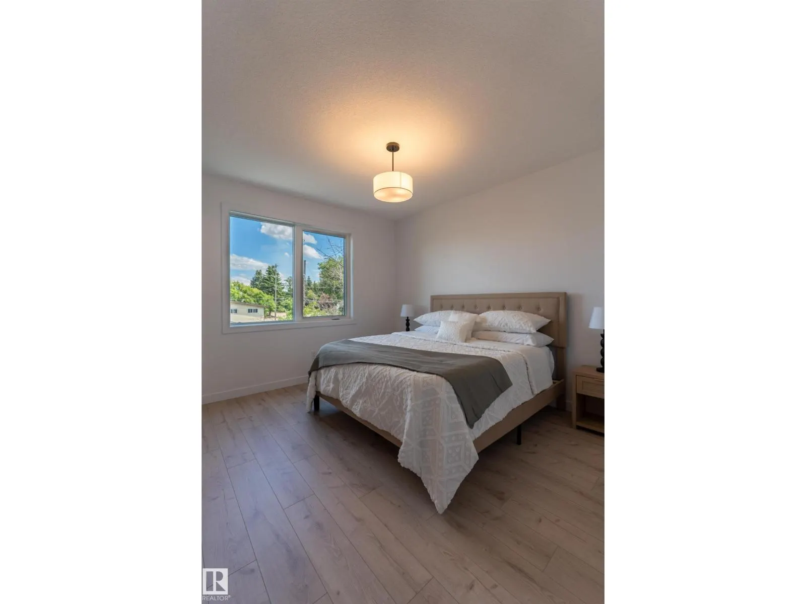 11121 51 ST NW