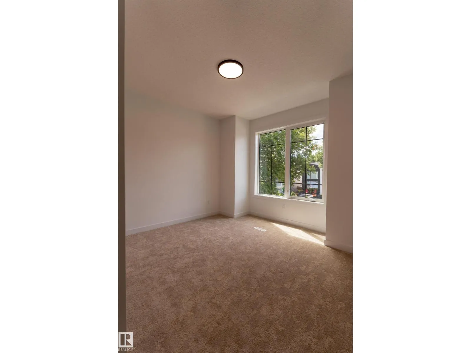 11121 51 ST NW