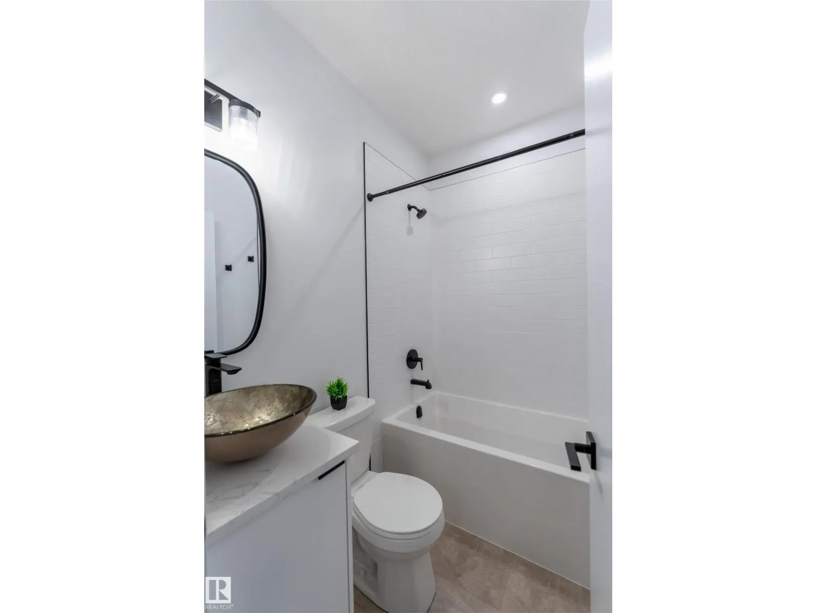 11121 51 ST NW