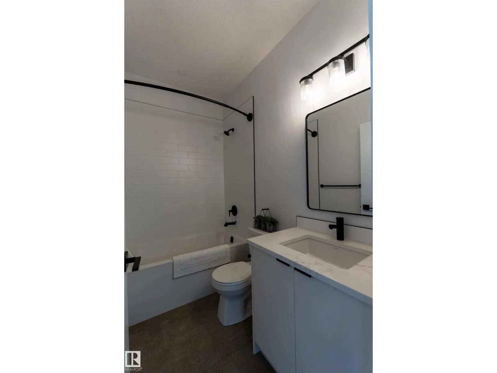 11121 51 ST NW