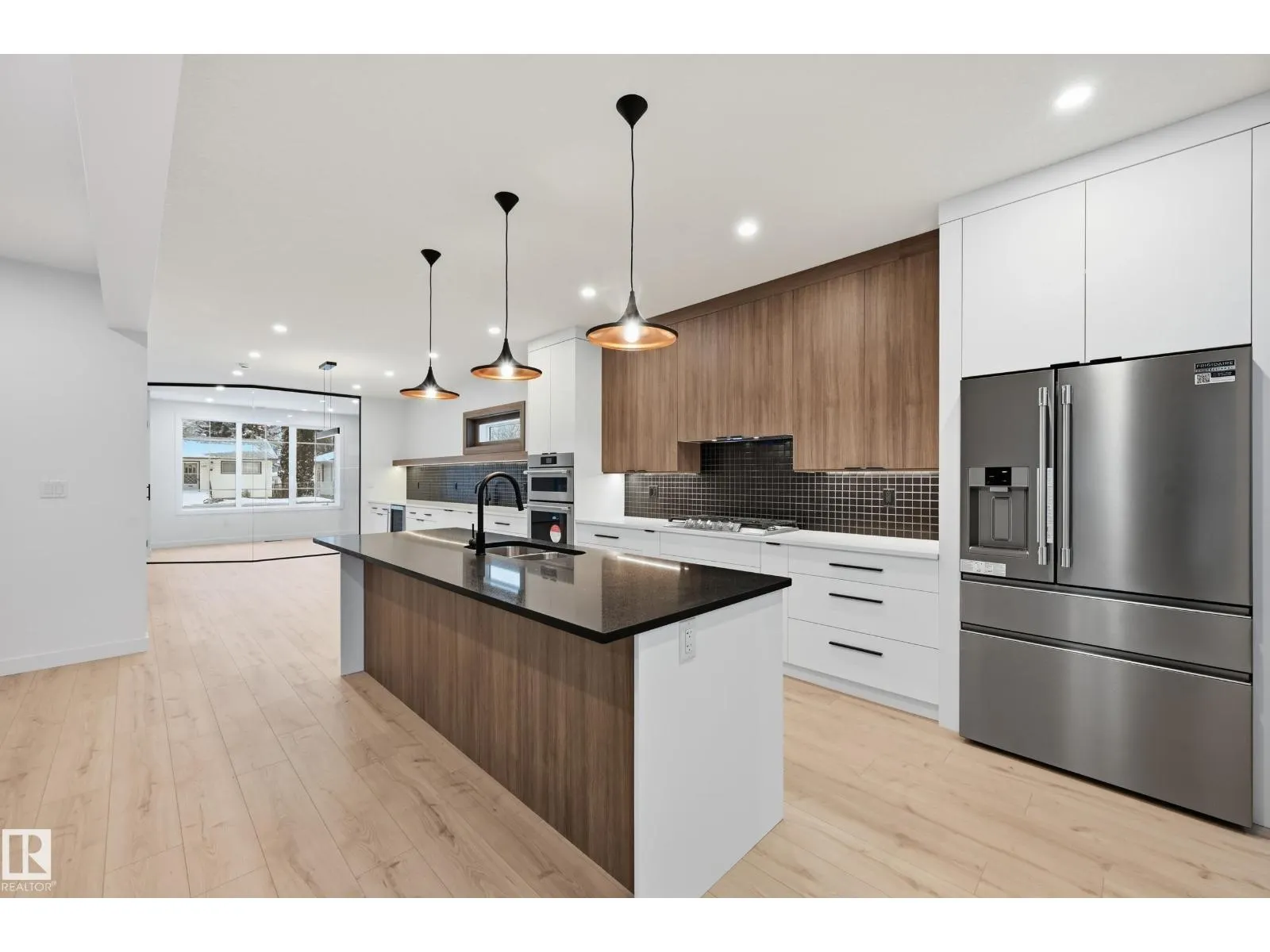 11121 51 ST NW