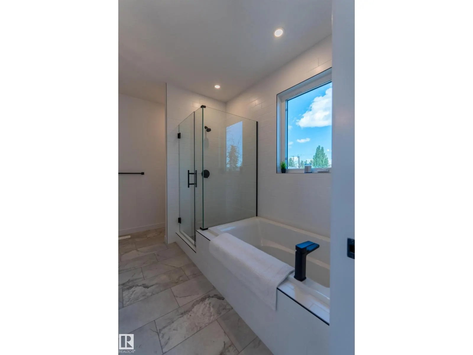11121 51 ST NW