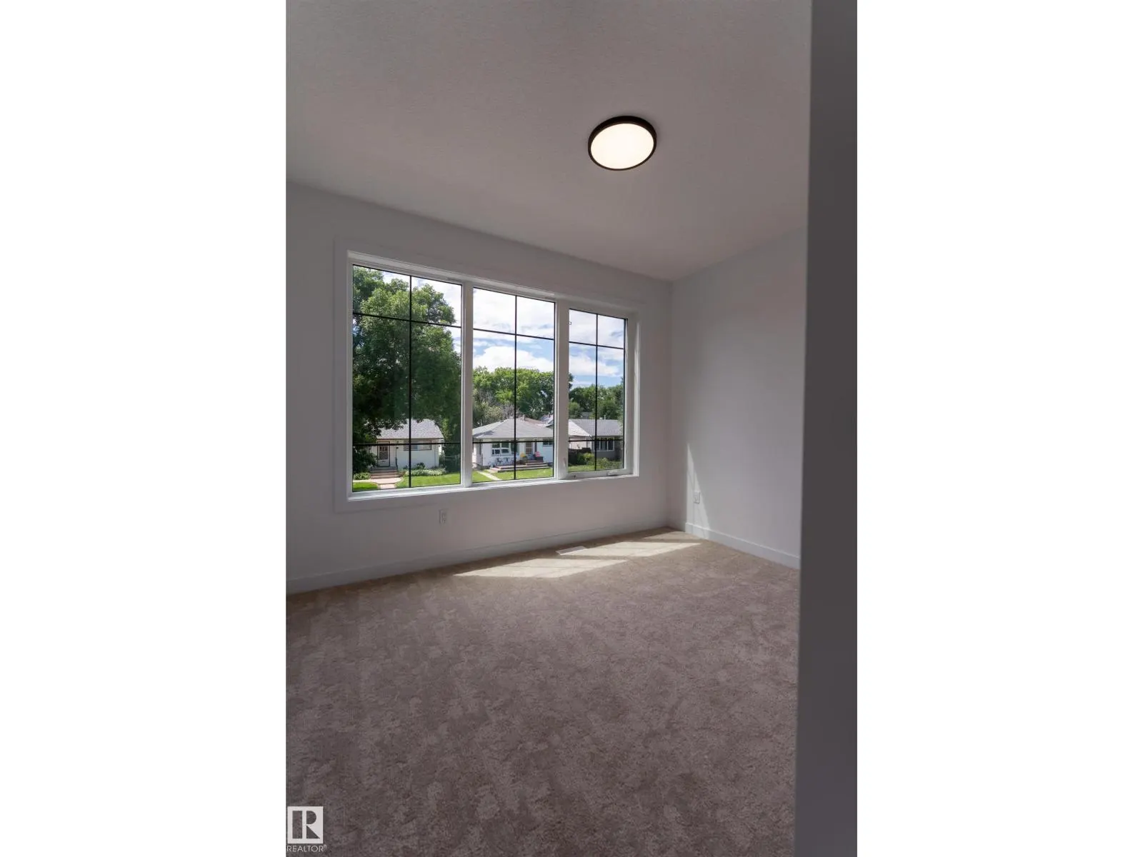 11121 51 ST NW