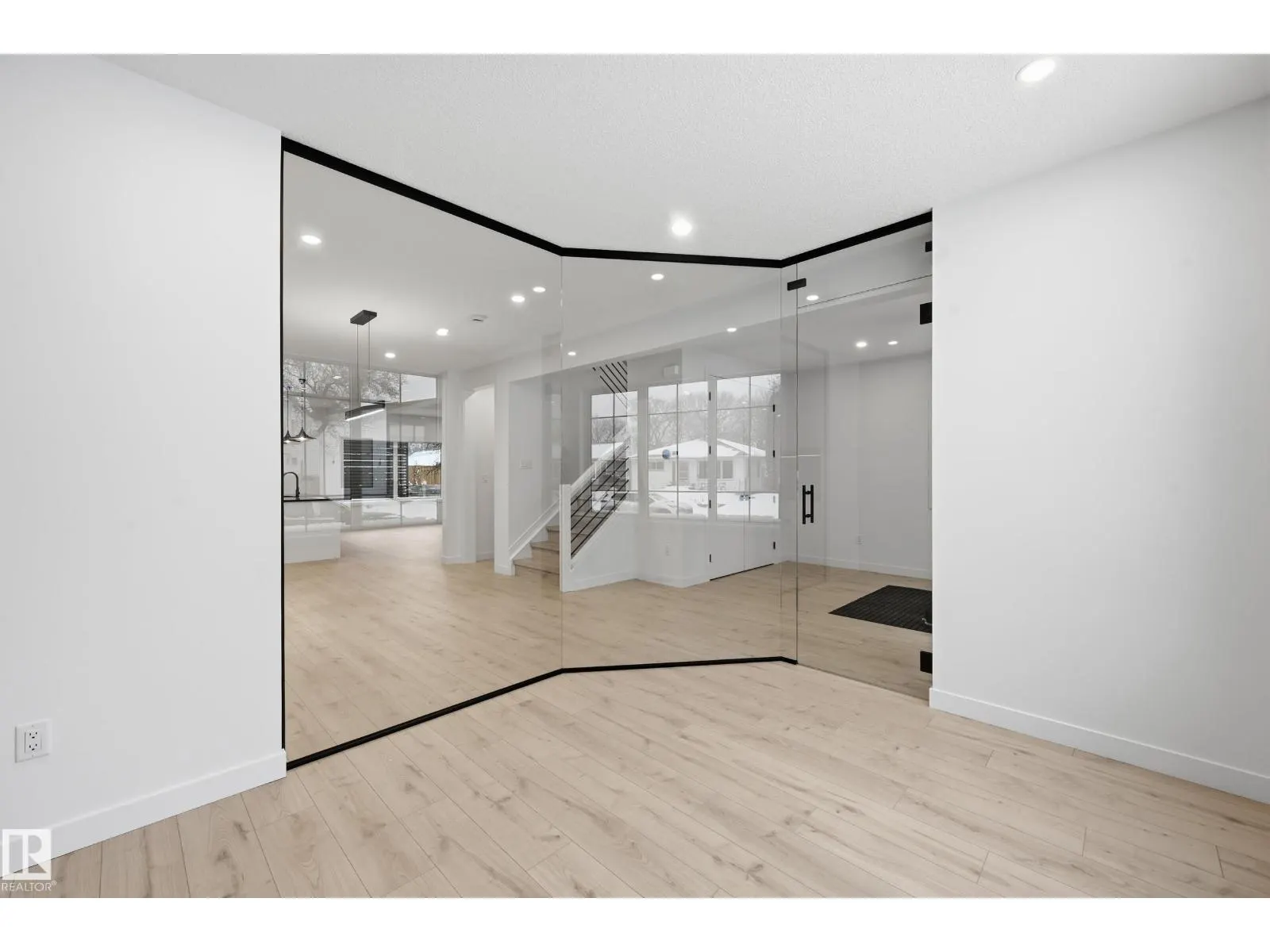 11121 51 ST NW