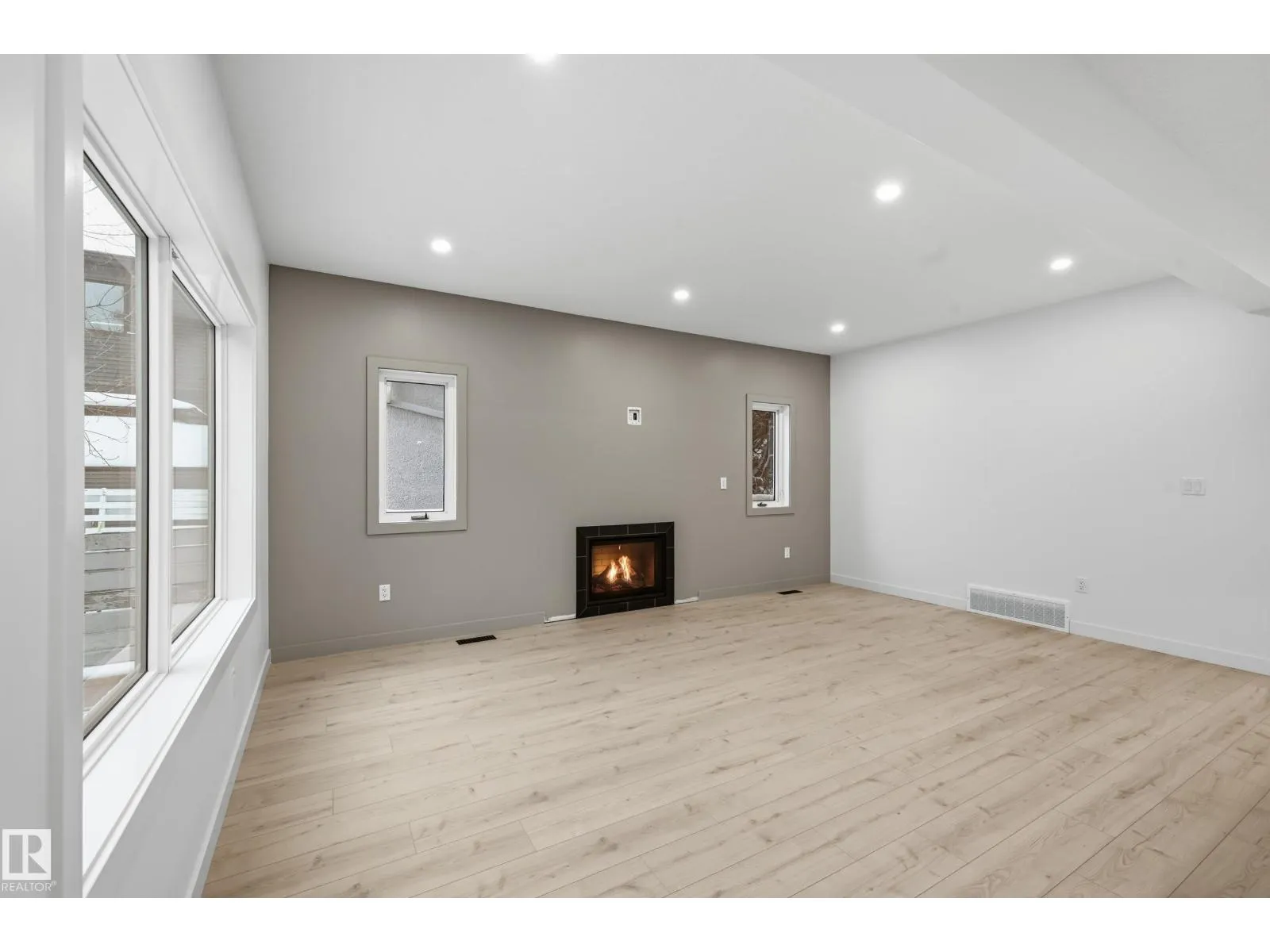 11121 51 ST NW