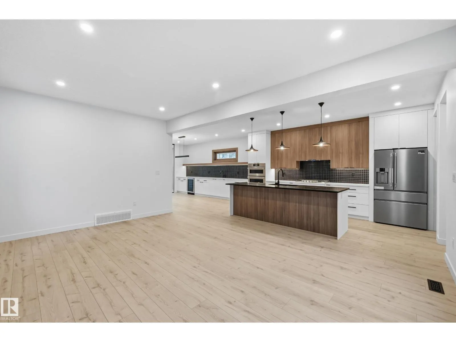 11121 51 ST NW