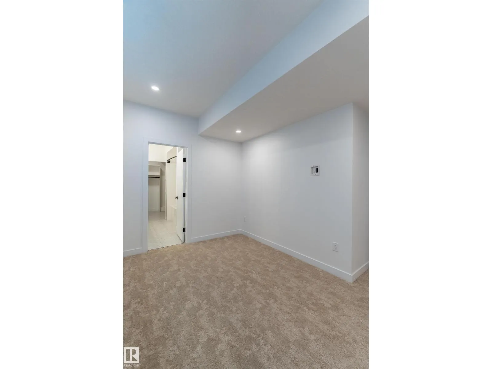 11121 51 ST NW