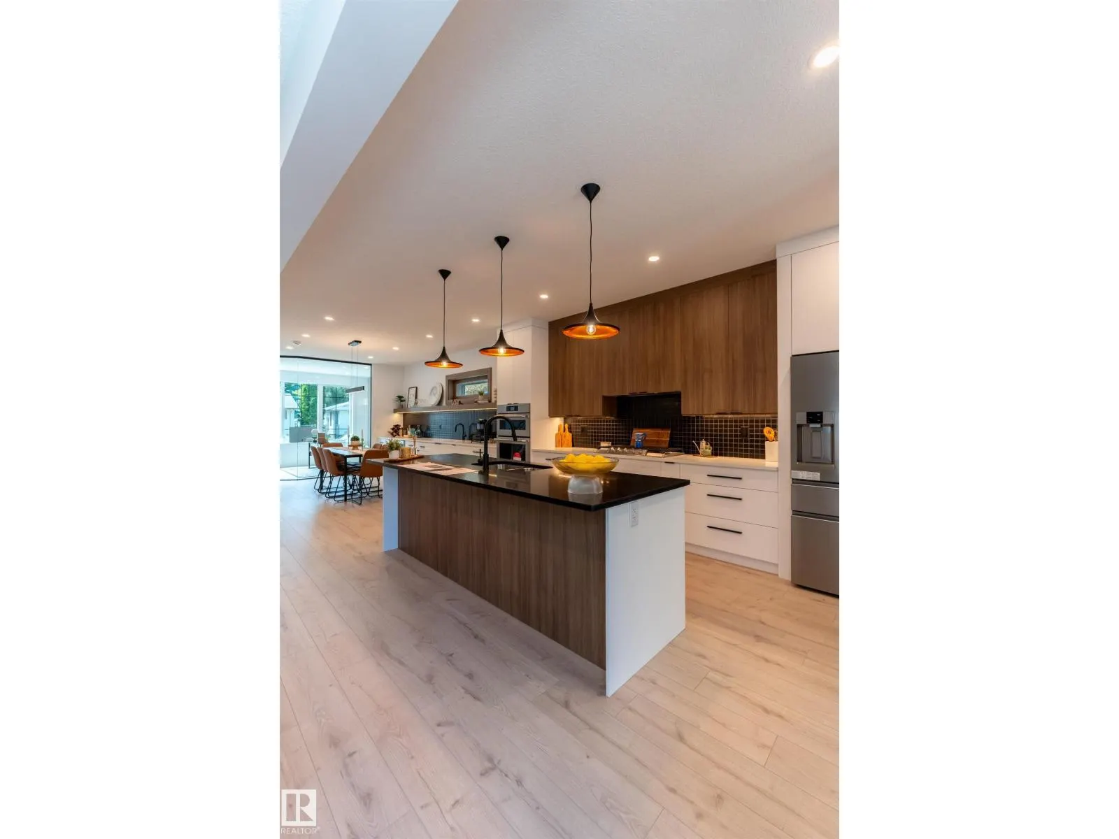 11121 51 ST NW