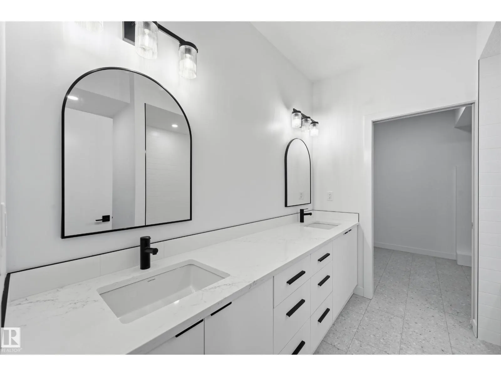 11121 51 ST NW