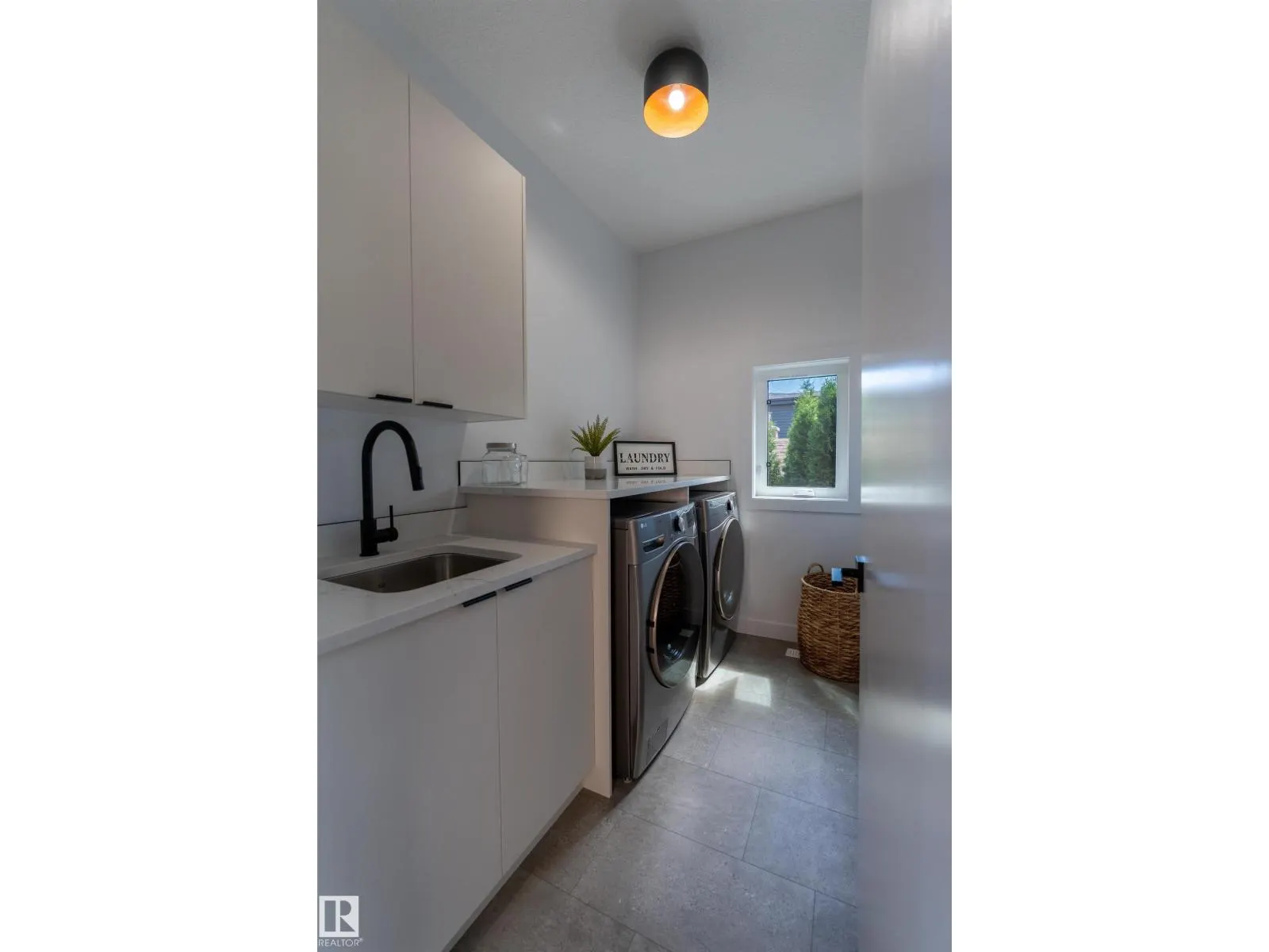 11121 51 ST NW