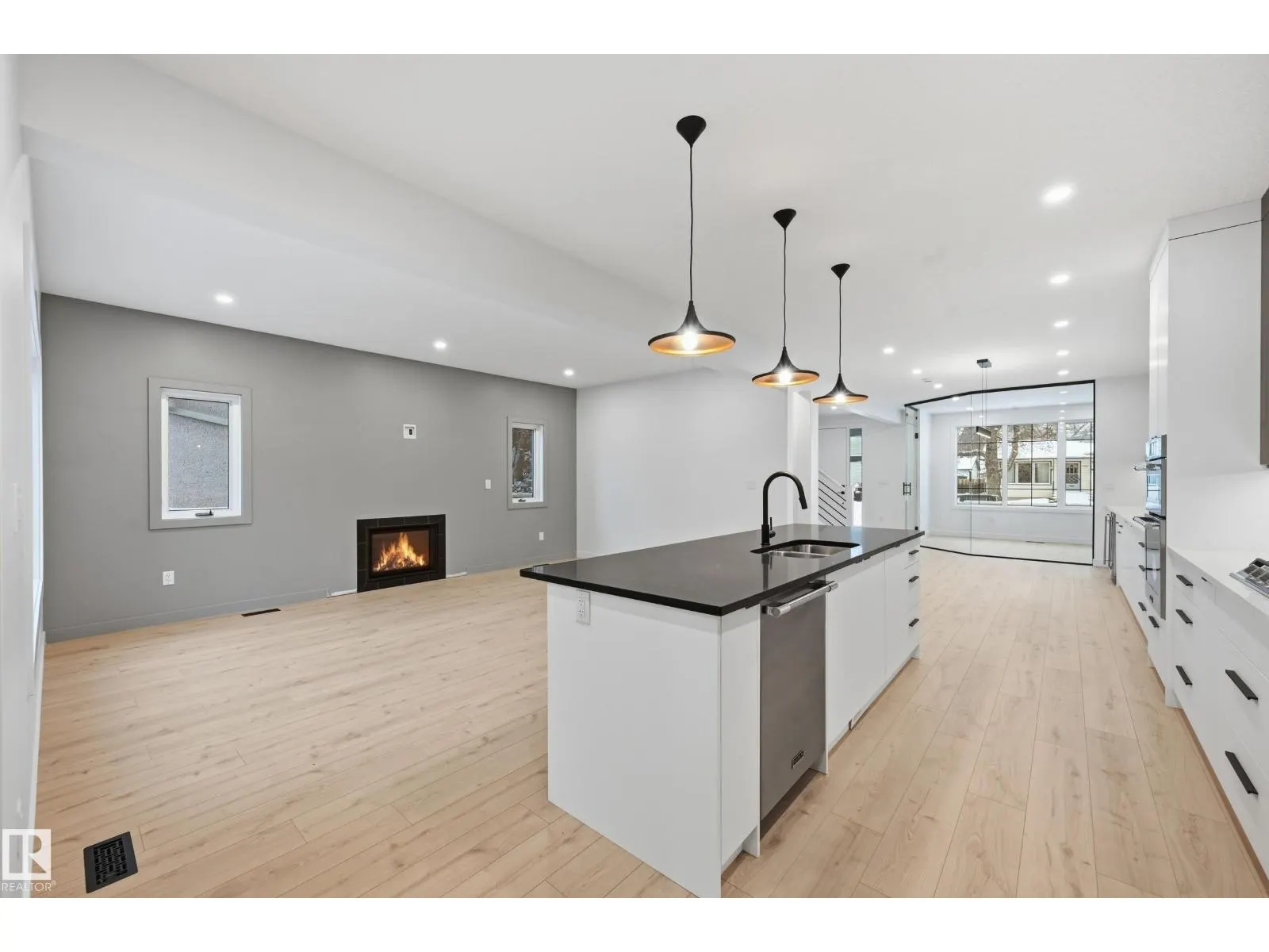 11121 51 ST NW