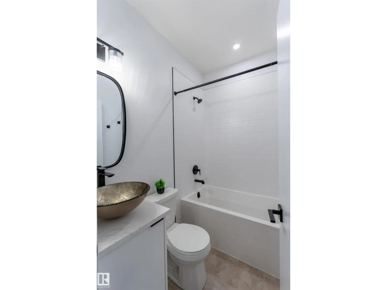 11121 51 ST NW